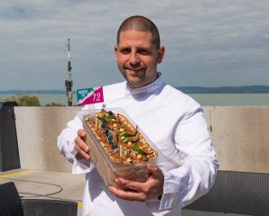 „A csoki énekel, a tücsök roppan”