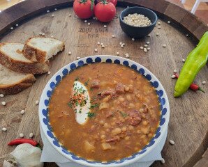 A Tölgyfa csapatának ajánlata: Jókai bableves marhahússal