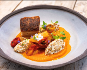 Kovács Edit és Gerstmayer Benjamin konfitált malaccsászárhúsa és madártej desszertje