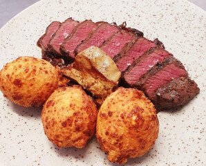 Németh Viktor és a Mi a Kő szarvashátszíne Rossini módra