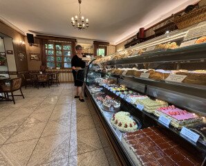 Sütemény és bor találkozása a Bergmann Cukrászdában