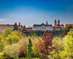 Vár Ernő, az őr, a Várbörtön és a CODE
